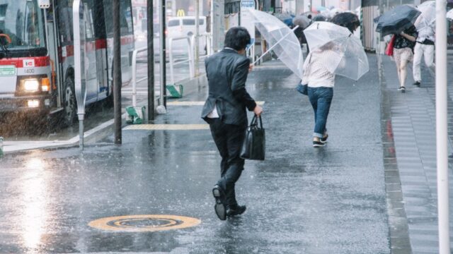 防水ビジネスシューズのおすすめブランド5選 雨の日の通勤も安心だよ